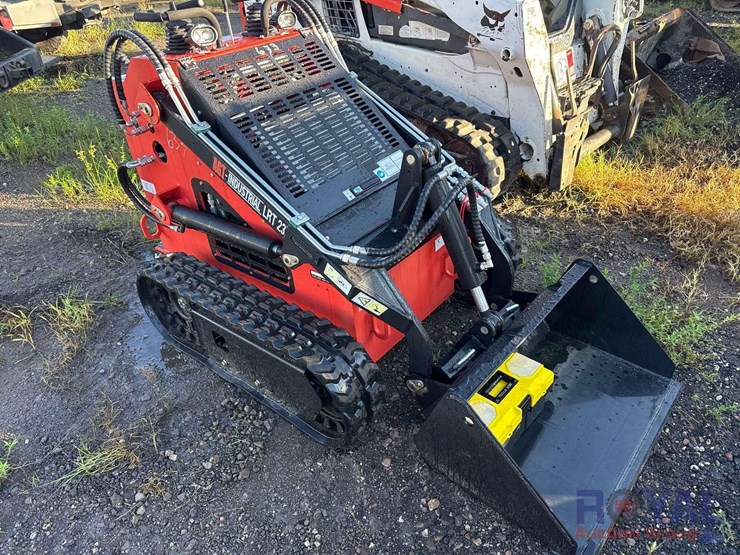 2024-agt-lrt23-mini-track-loader-skid-steer-image-2