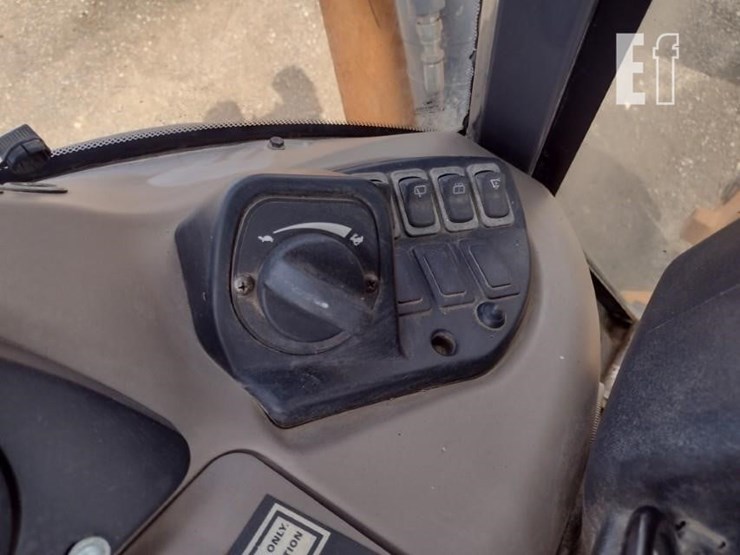 2012-case-580sn-wt-image-12