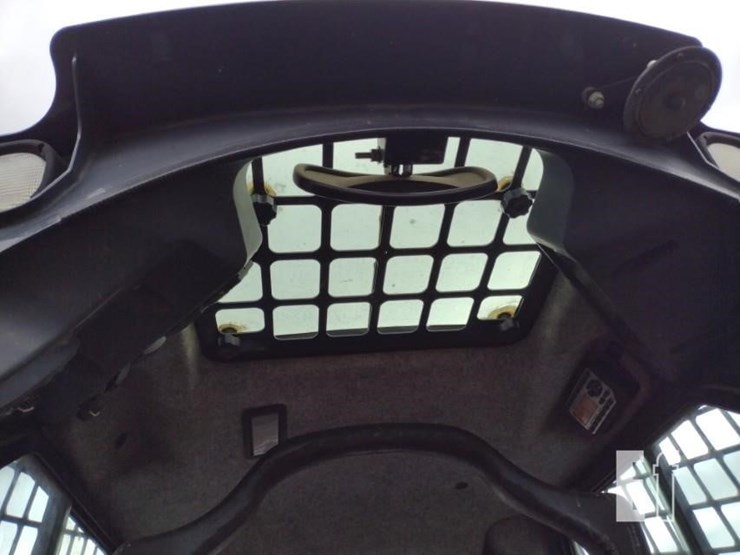 2015-deere-329e-image-13