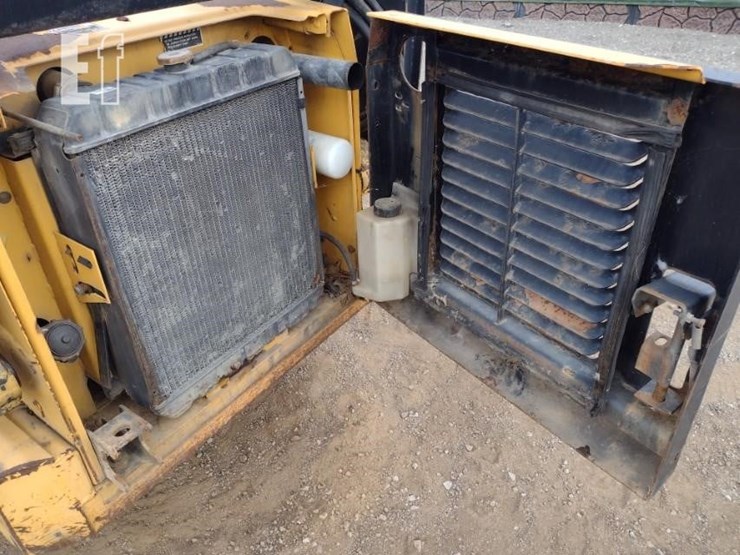 new-holland-lx885-image-22