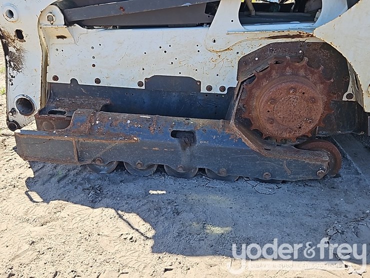 2017-bobcat-t740-image-8