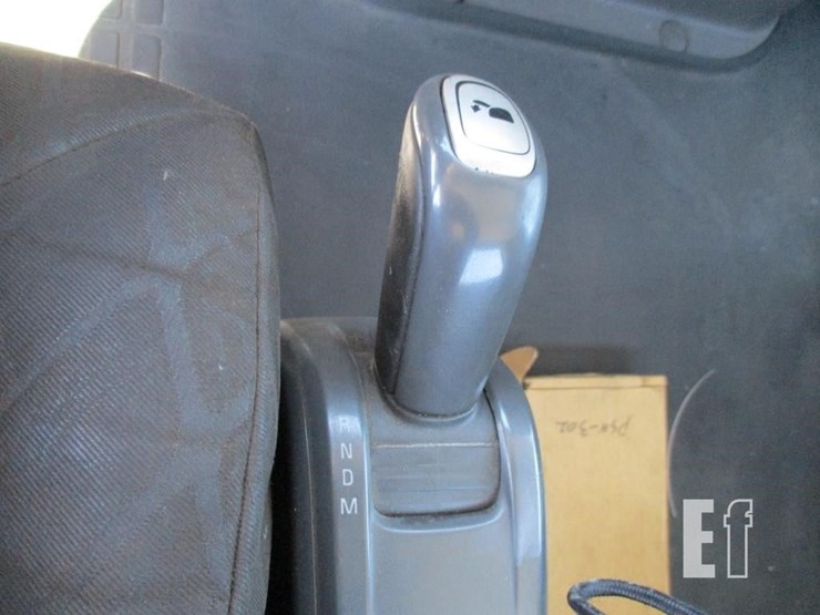 2015-volvo-vnl64300-image-11