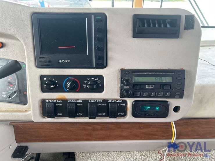 2004-workhorse-w22-motorhome-image-14