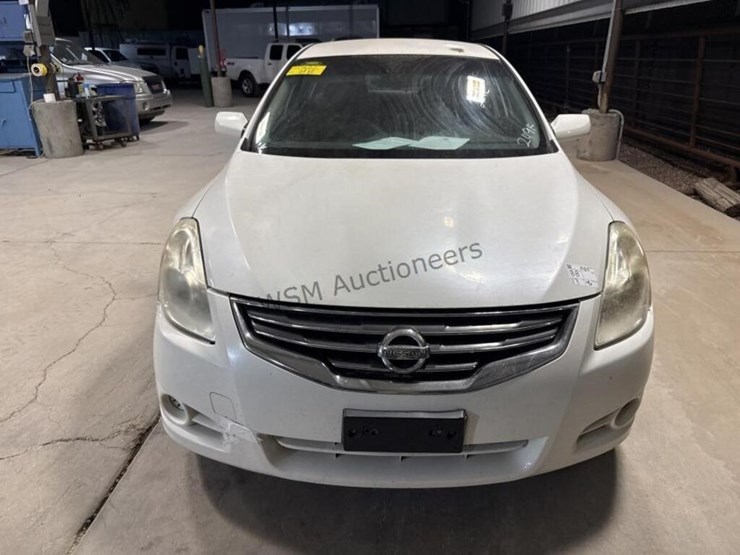 2012-nissan-altima-sdn-image-3