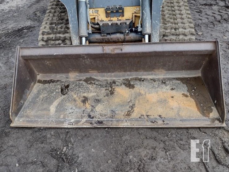 2015-deere-333e-image-16