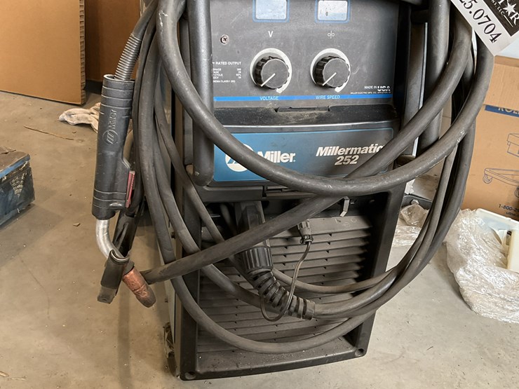 #116-•-miller-welder-252-image-2