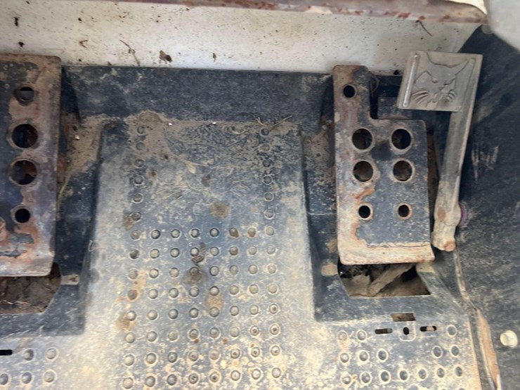2022-bobcat-t595-image-32