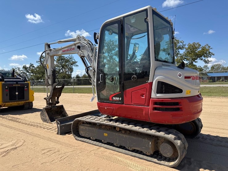 takeuchi-tb250-2-image-8