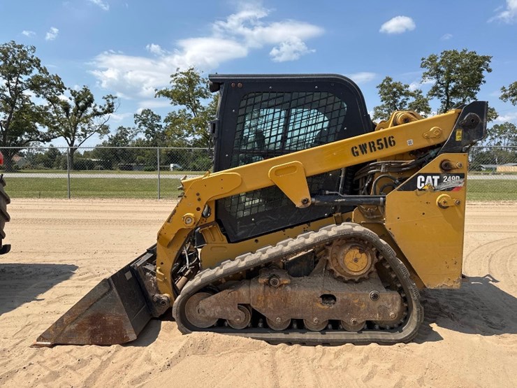 2016-caterpillar-249d-image-1