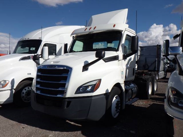 2018-freightliner-cascadia-126-image-1