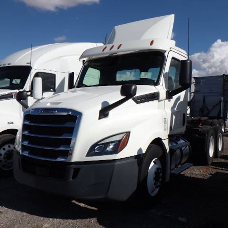 2018 FREIGHTLINER CASCADIA 126