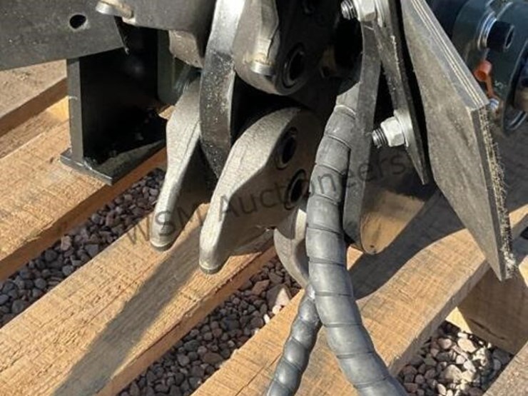 2025-giyi-stump-grinder-for-stand-up-skid-steer-image-6