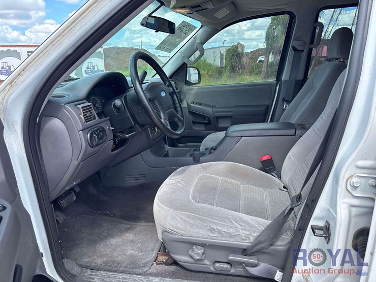 2005-ford-explorer-image-16
