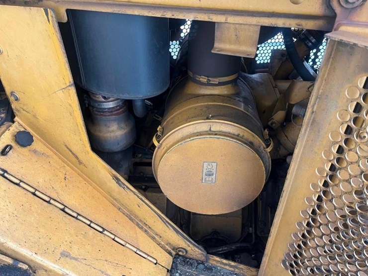 2017-caterpillar-d11t-image-45