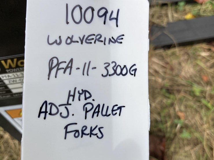 wolverine-pfa-11-3300g-skid-steer-hydraulic-pallet-forks-image-4