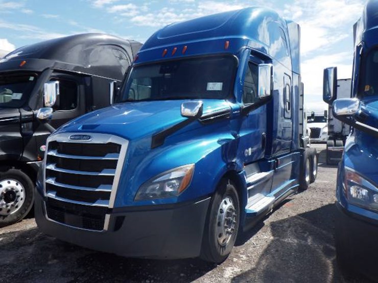 freightliner-cascadia-126-image-1