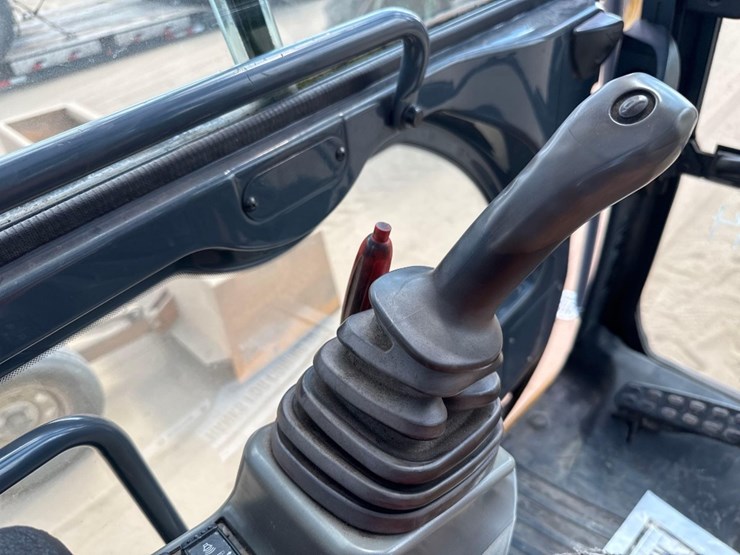 2012-deere-160g-lc-image-34