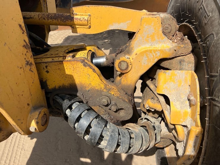 2008-deere-672d-image-11