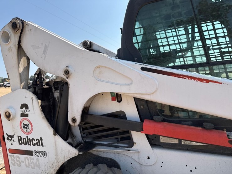2016-bobcat-s770-image-15