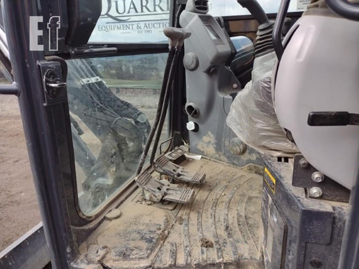 2022-deere-35g-image-13