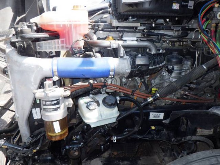2021-freightliner-cascadia-126-image-20