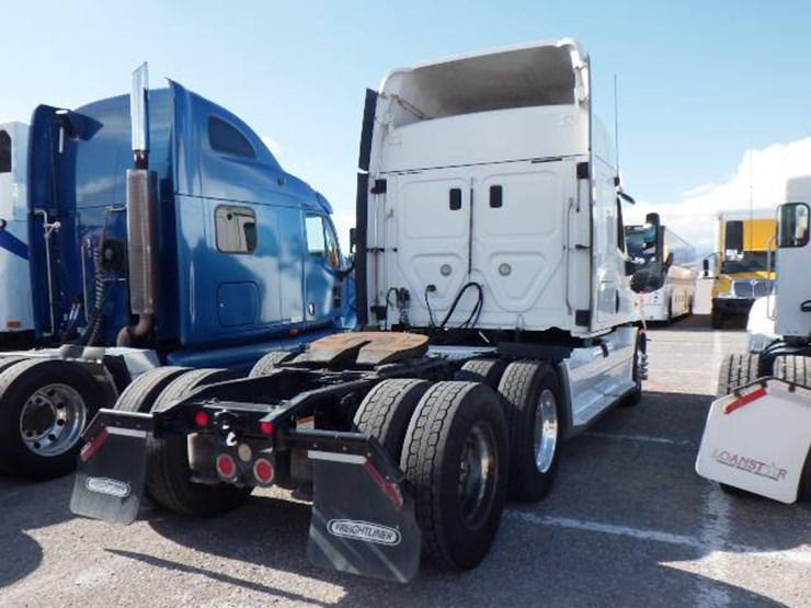 2013-freightliner-cascadia-113-image-4