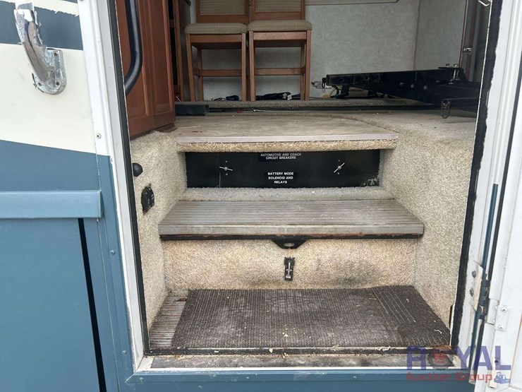 2004-workhorse-w22-motorhome-image-47