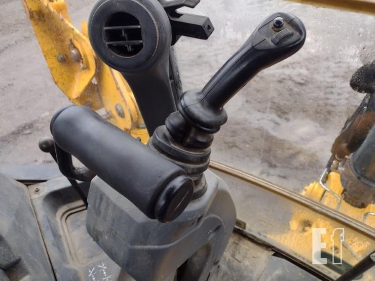 2020-deere-410l-image-12
