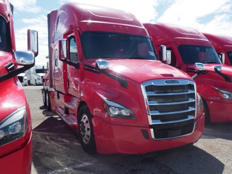 2021-freightliner-cascadia-126-image-3