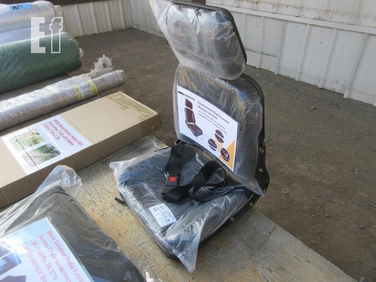 27.6"-x-17.7"-x-17.7"-equipment-seat-image-2