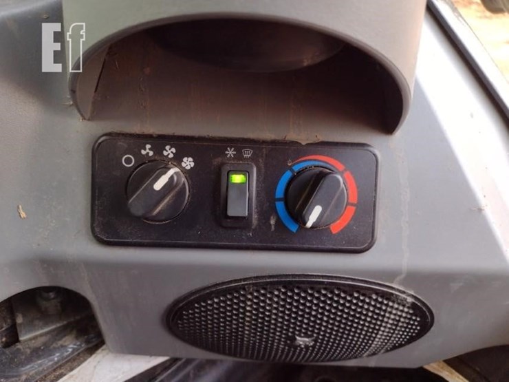 2021-bobcat-t870-image-11