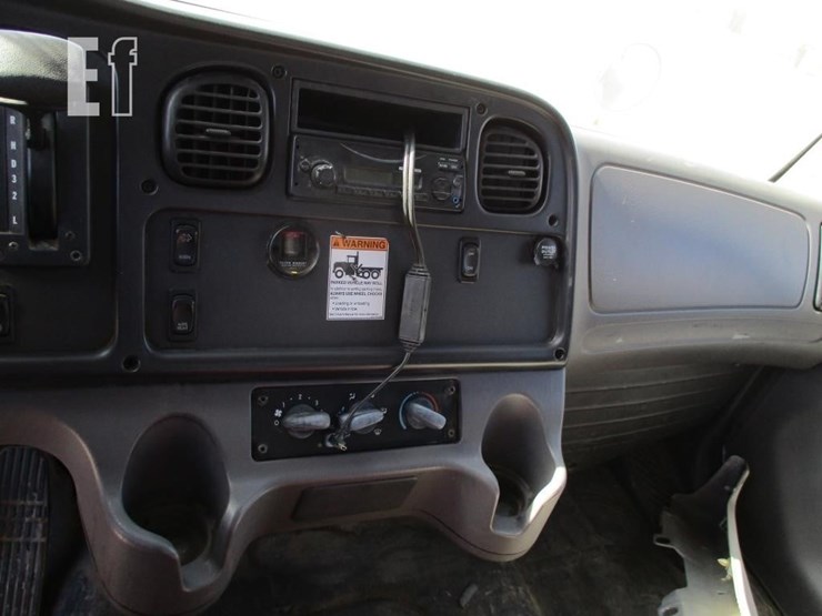 2012-freightliner-business-class-m2-106-image-9