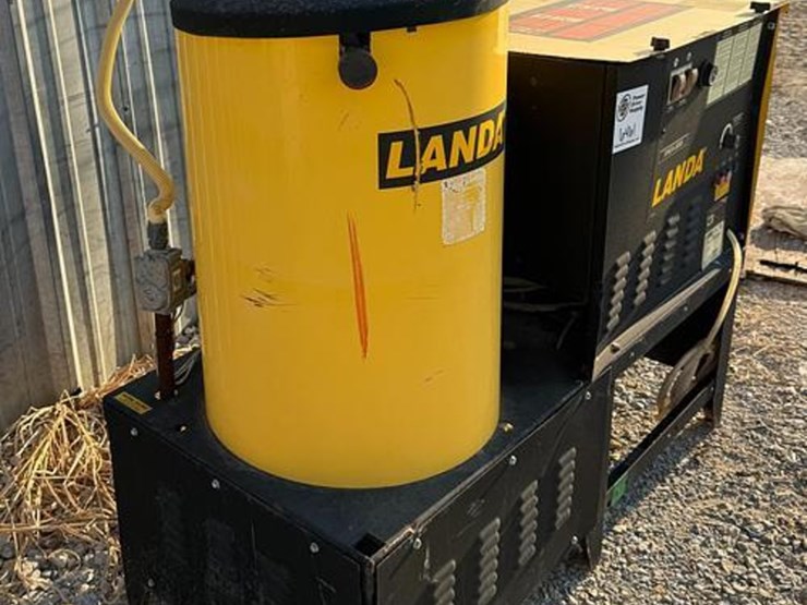 landa-vhg4-30024h-3ph/natural-gas-4gpm-@-3000psi-hot-water-pressure-washer-image-3