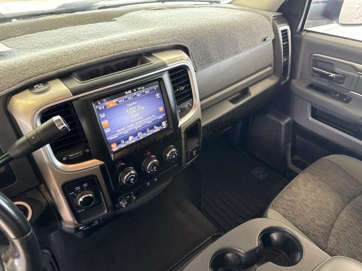 2015-ram-2500-slt-image-26
