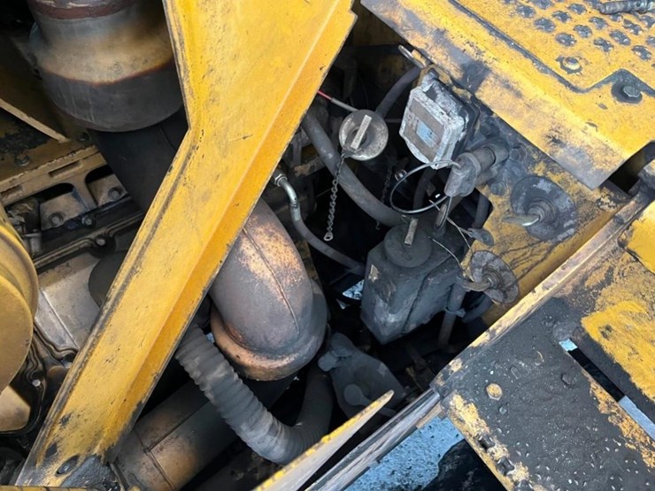 2017-caterpillar-d11t-image-22