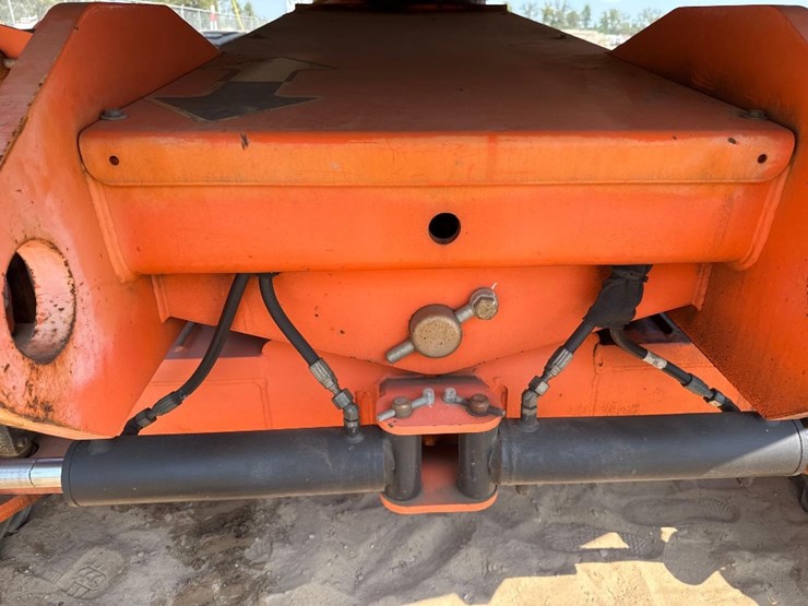 2008-jlg-800s-image-14