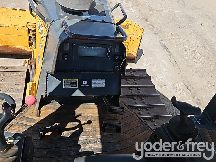2016-deere-450j-image-27