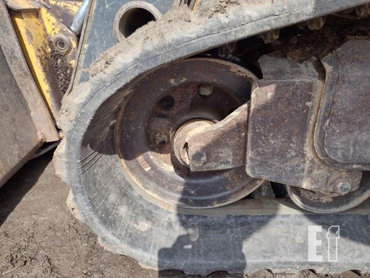 2015-deere-333e-image-24