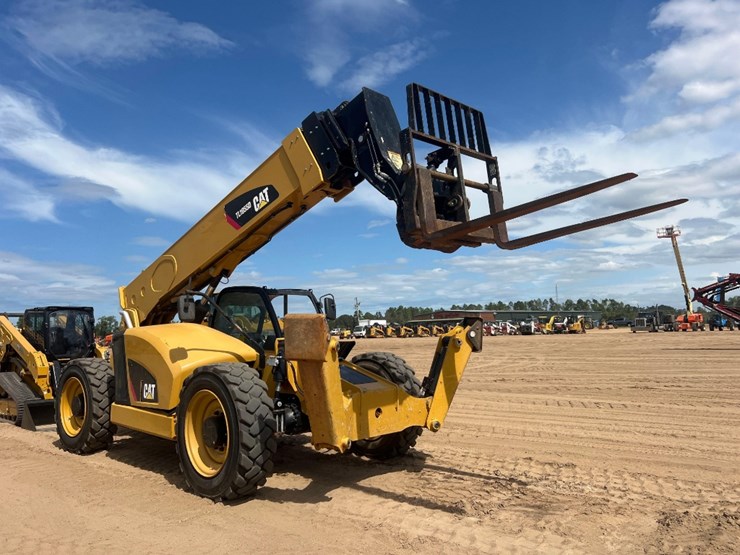2018-caterpillar-tl1055d-image-6