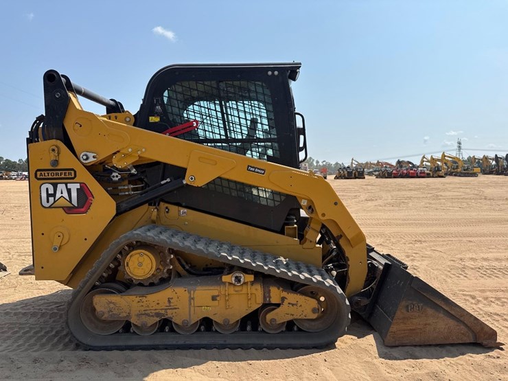 2023-caterpillar-259d3-image-5