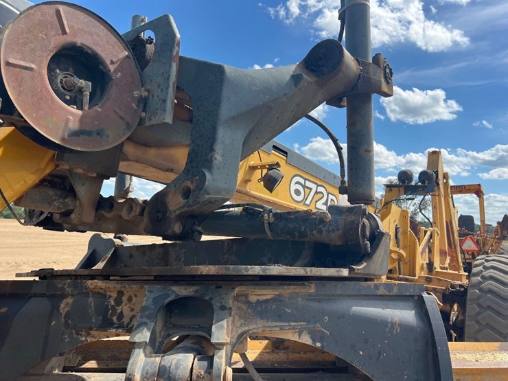 2008-deere-672d-image-25