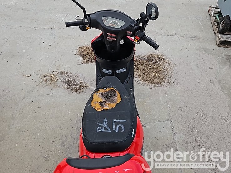 strada-50cc-scooter-(not-running)-image-3