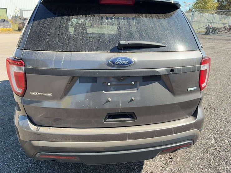 2017-ford-explorer-image-12