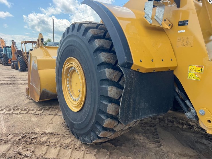 2022-caterpillar-980-image-30