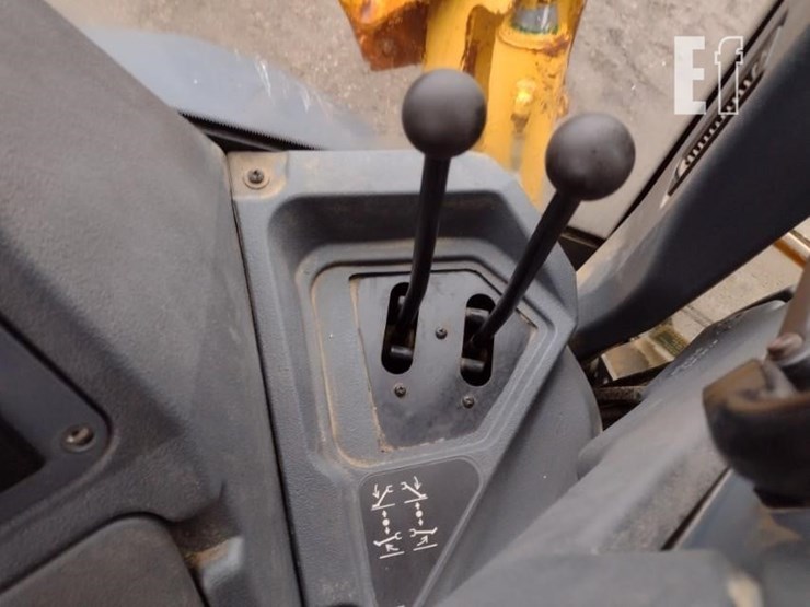 2015-deere-310k-image-11