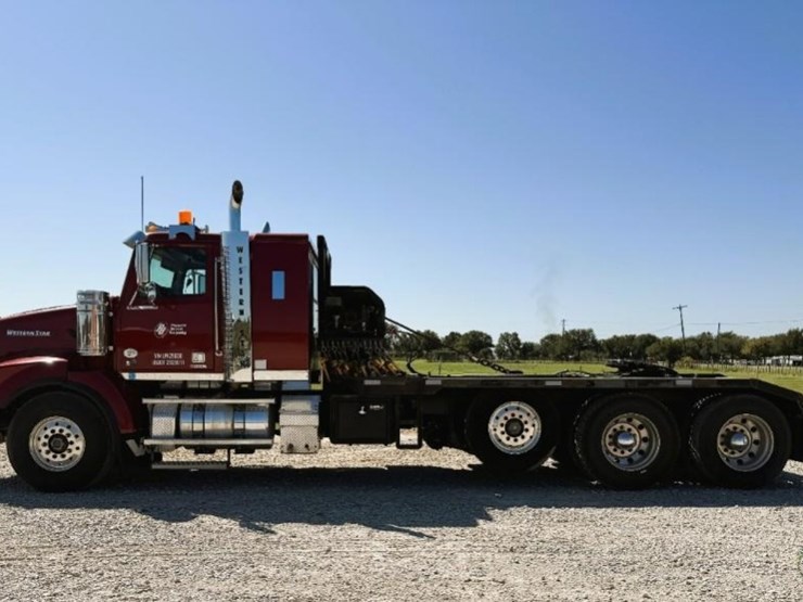 2020-western-star-4900sb-image-1