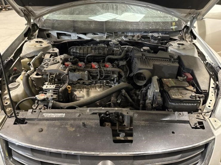 2012-nissan-altima-sdn-image-11