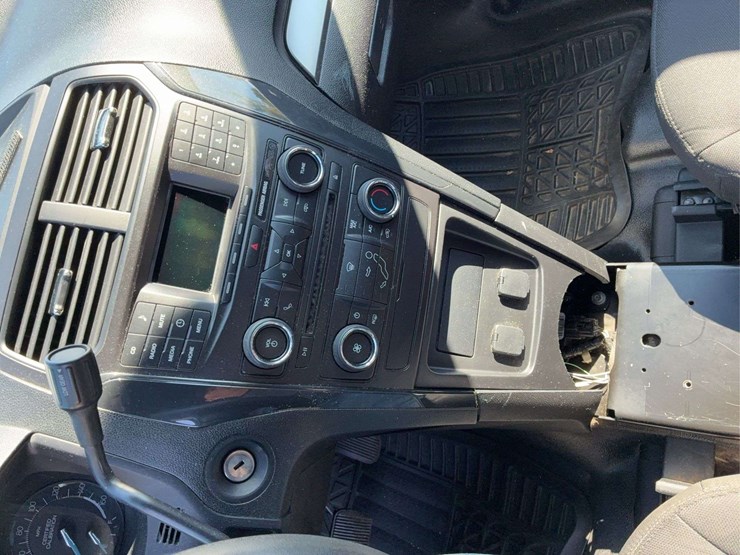 2017-ford-explorer-image-24