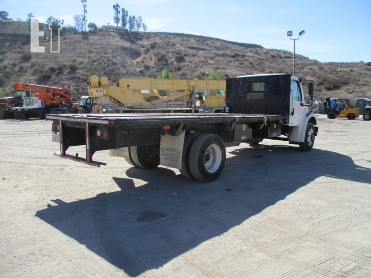 2012-freightliner-business-class-m2-106-image-3