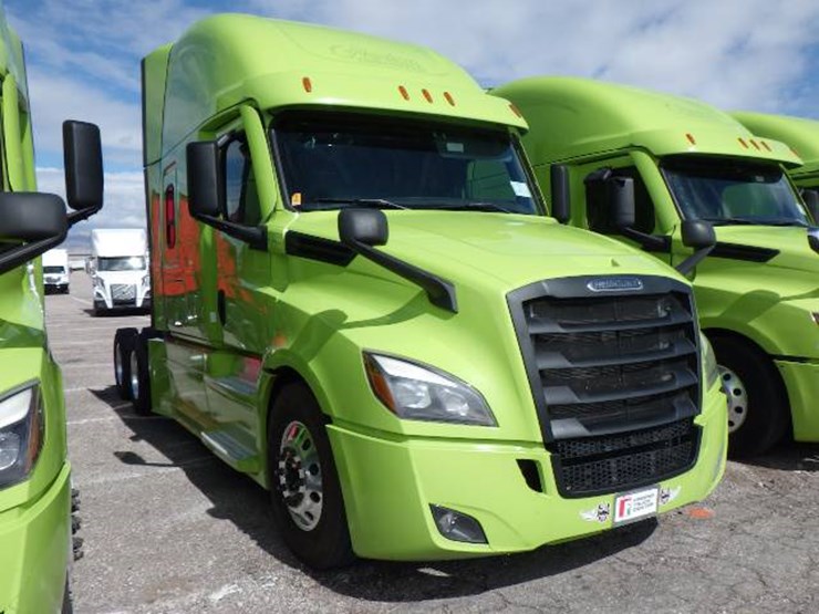 2023-freightliner-cascadia-126-image-2